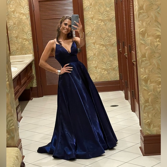 Meet your Posher, Tamalee π ! Hi and Welcome! Sit, Relax and Stay Awhile πΈποΈ - Picture 5 of 6